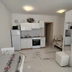 Studio-Apartman Ella