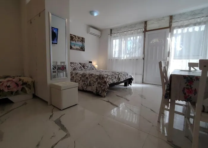 Studio-Apartman Ella