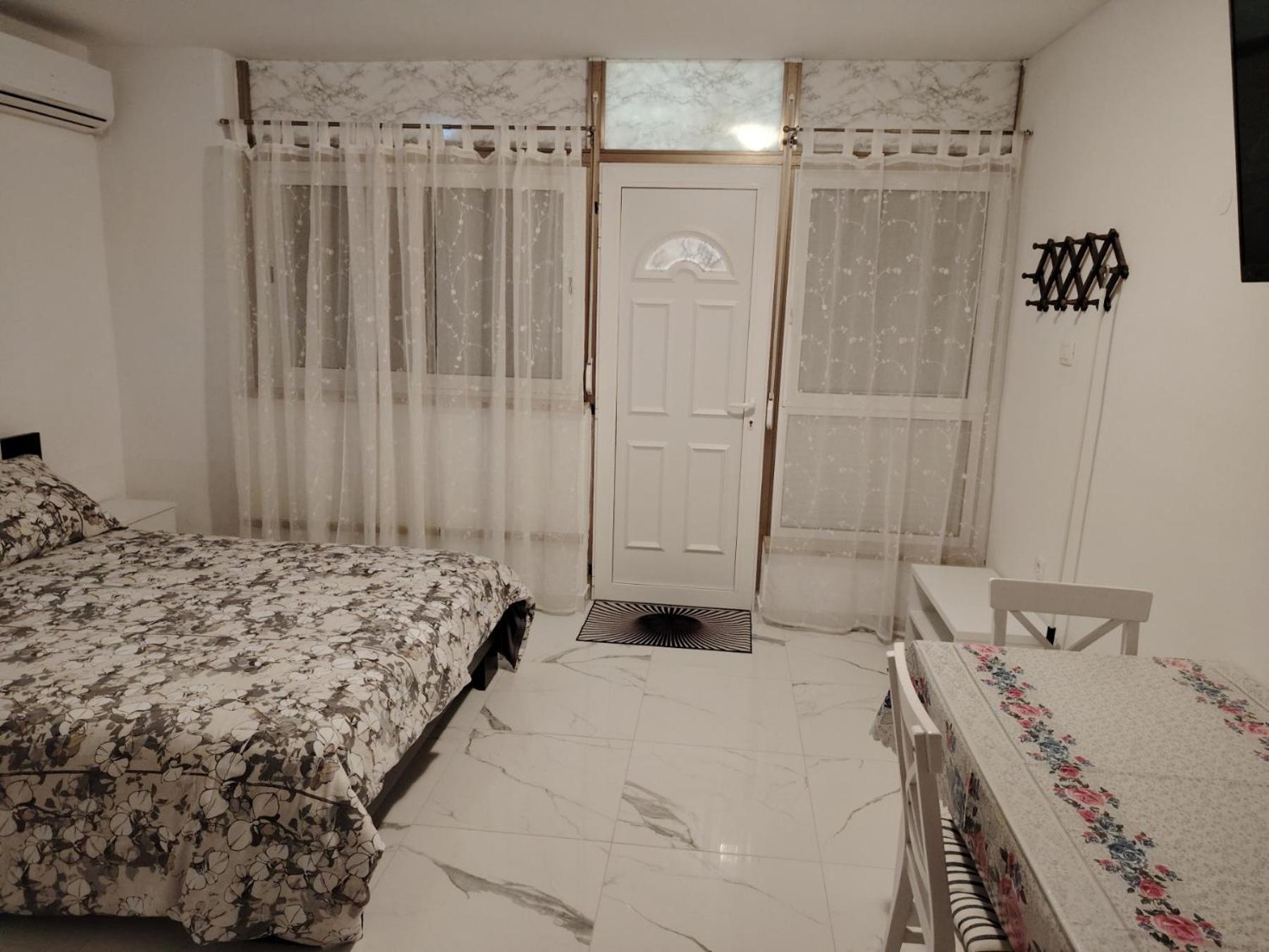 Studio-apartman Ella *