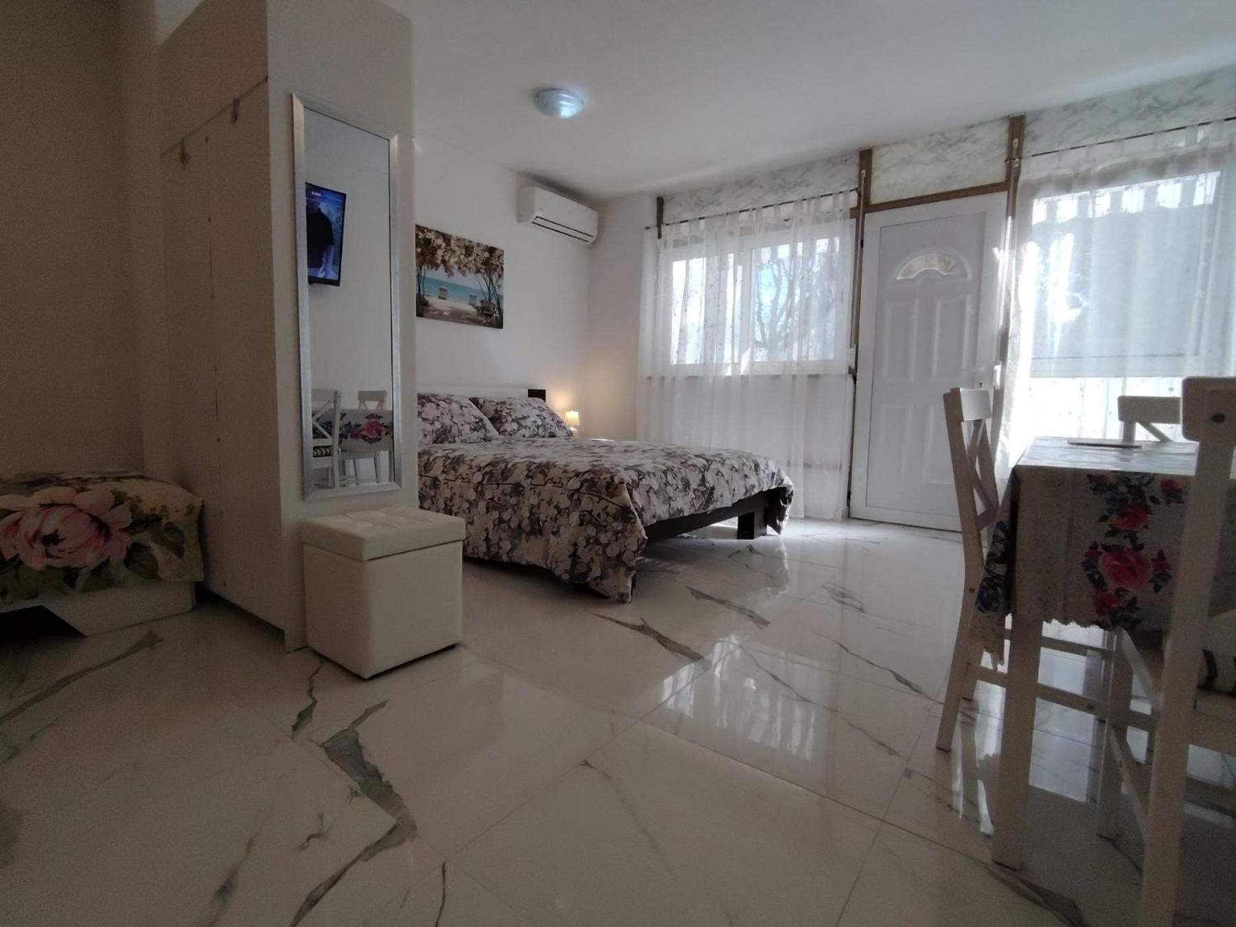 Appartement Studio-apartman Ella *